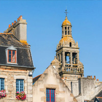 Vieilles maisons en pierre à Saint-Renan, pour illustrer les projets de rénovation de salle de bain.